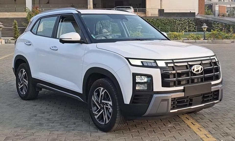 Hyundai Creta front three-quarter view, white colour