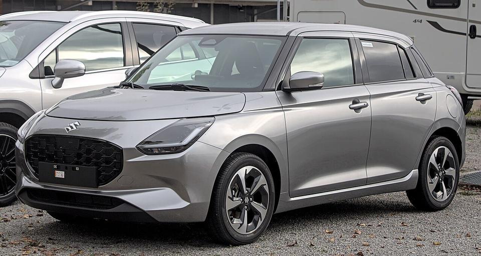 Maruti Swift silver, side-front profile